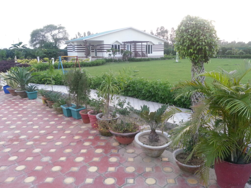 Luxury farm houses in Noida