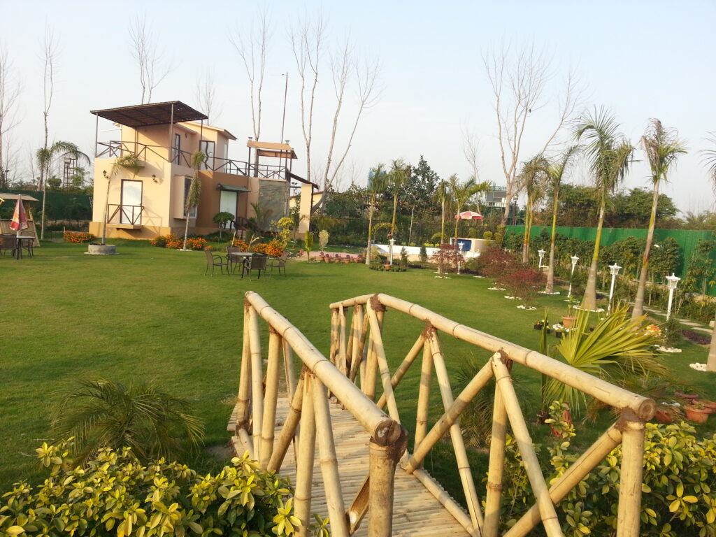 Luxury farm houses in Noida