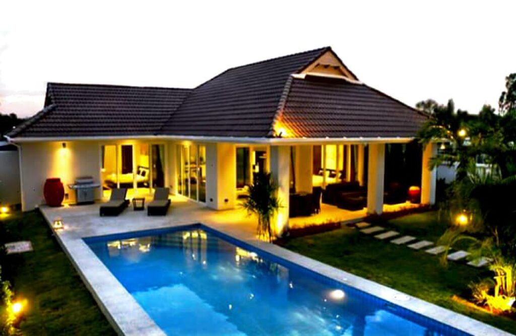 Luxury farm houses in Noida