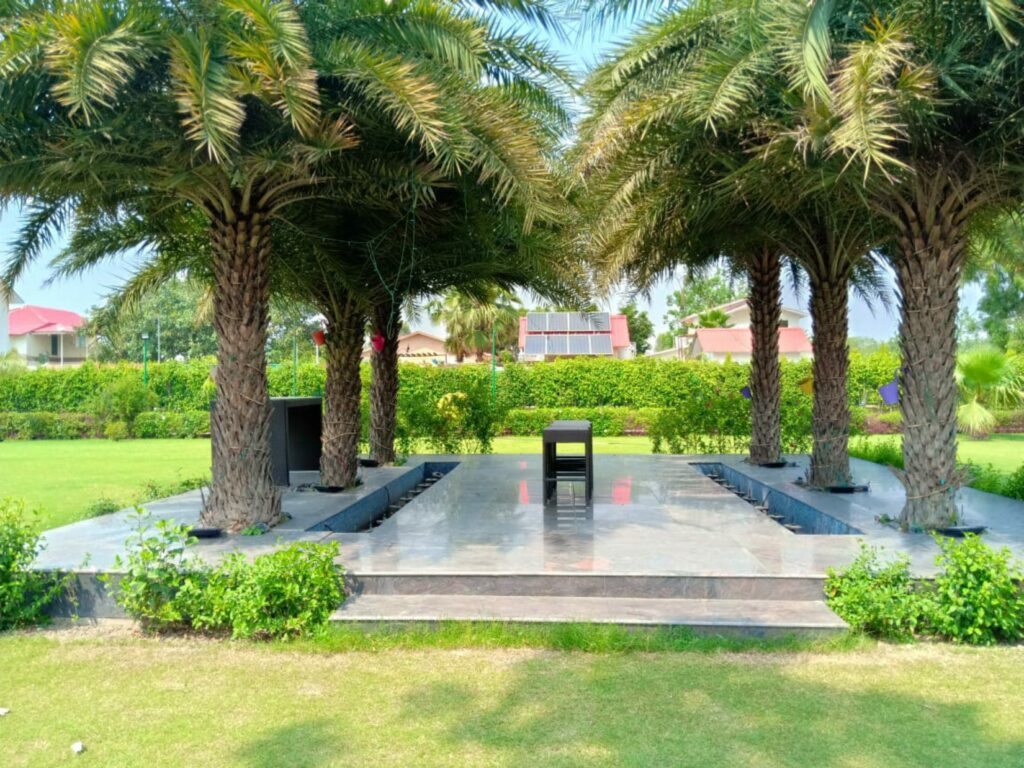Luxury farm houses in Noida