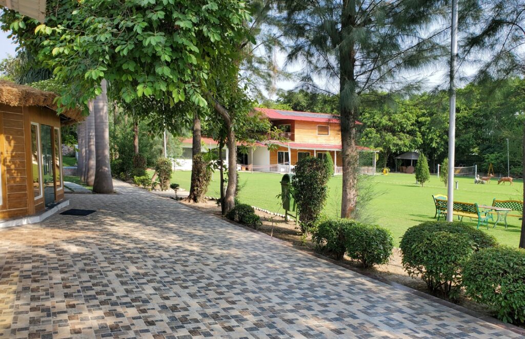 Luxury farm houses in Noida