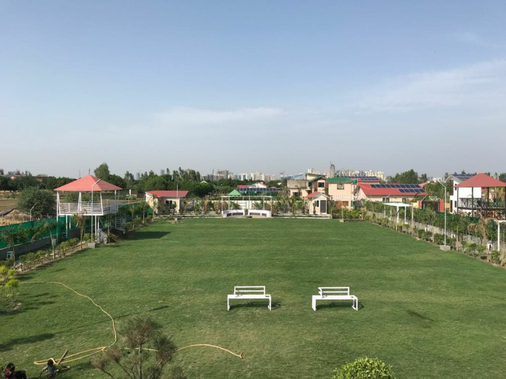 Luxury farm houses in Noida