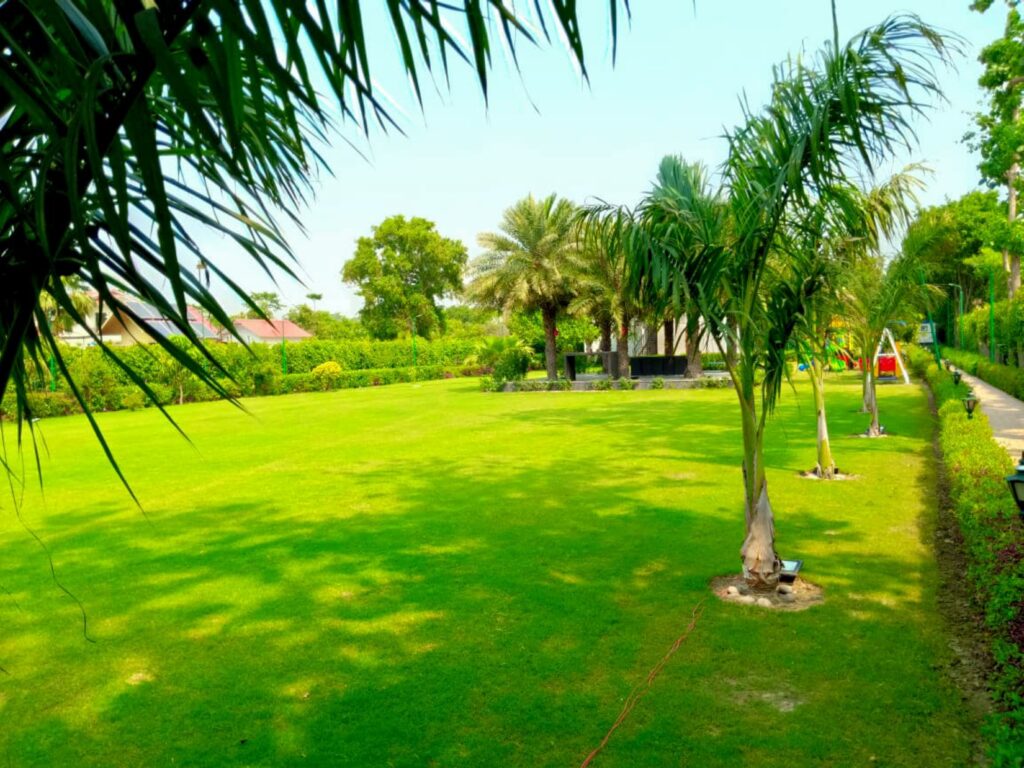 Luxury farm houses in Noida
